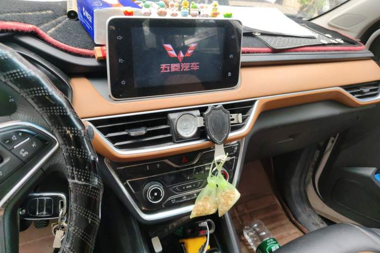 Used Wuling Hongguang S3 2018 1.5L Manual Luxury Model China V Standard Audio And AC Panel