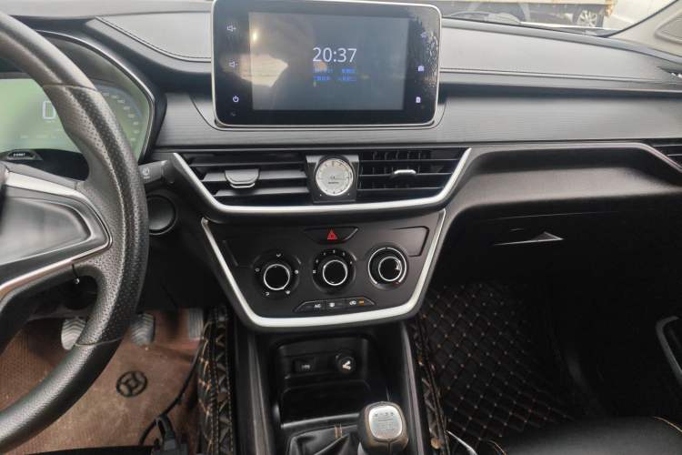 Used Wuling Hongguang S3 2018 1.5L Manual Comfort Model China V Standard Audio And AC Panel
