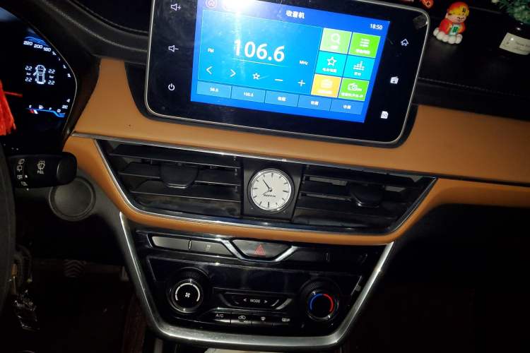 Used Wuling Hongguang S3 2018 1.5L Manual Luxury Model China V Standard Audio And AC Panel