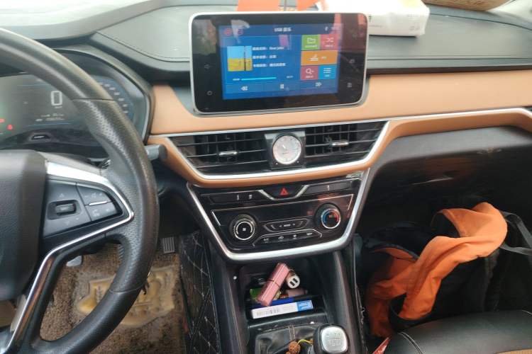 Used Wuling Hongguang S3 2018 1.5L Manual Luxury Model China V Standard Audio And AC Panel