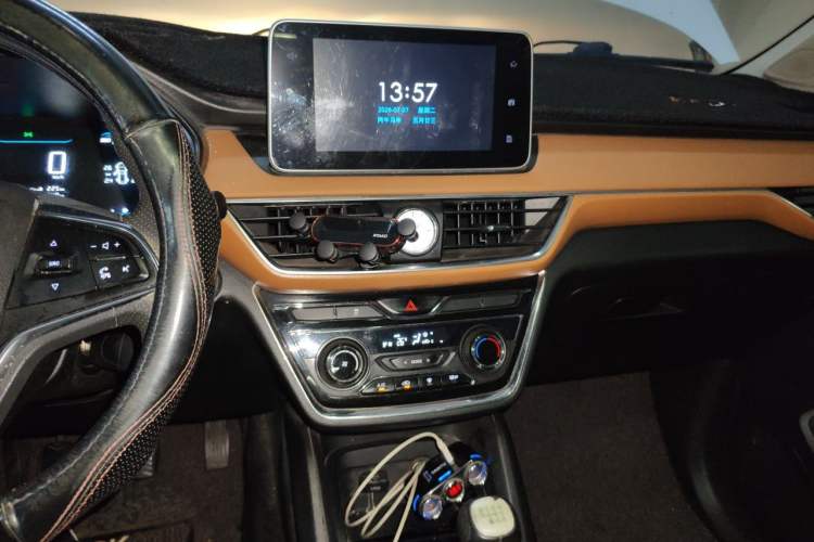 Used Wuling Hongguang S3 2018 1.5T Manual Luxury Model China V Standard Audio And AC Panel