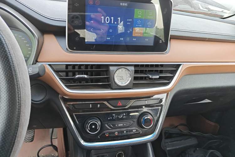 Used Wuling Hongguang S3 2018 1.5L Manual Luxury Model China V Standard Audio And AC Panel