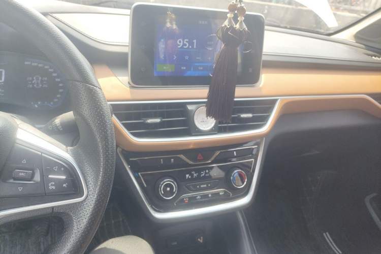 Used Wuling Hongguang S3 2018 1.5L Manual Luxury Model China V Standard Audio And AC Panel
