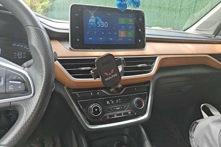 Used Wuling Hongguang S3 2018 1.5L Manual Luxury Model China V Standard Audio And AC Panel