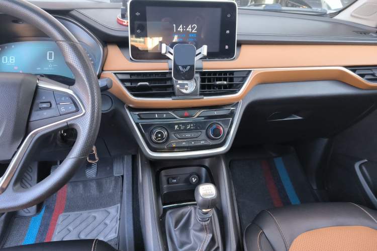 Used Wuling Hongguang S3 2018 1.5L Manual Luxury Model China V Standard Audio And AC Panel
