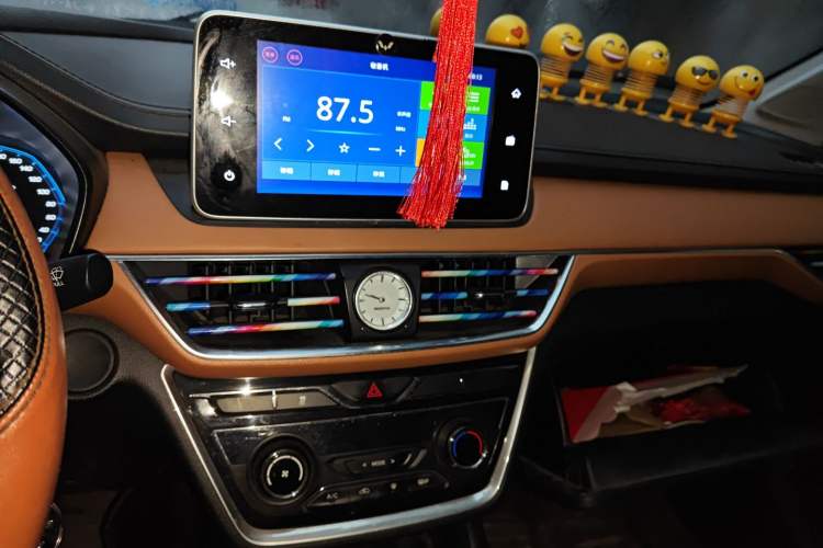 Used Wuling Hongguang S3 2018 1.5L Manual Luxury Model China V Standard Audio And AC Panel