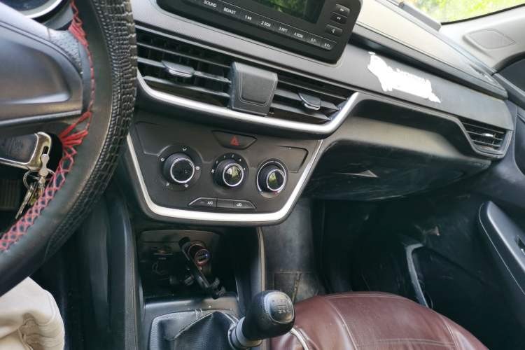 Used Wuling Hongguang S3 2018 1.5L Manual Standard Version China V Standard Audio And AC Panel