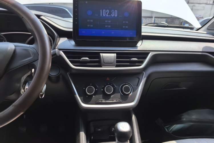 Used Wuling Hongguang S3 2018 1.5L Manual Standard Version China V Standard Audio And AC Panel
