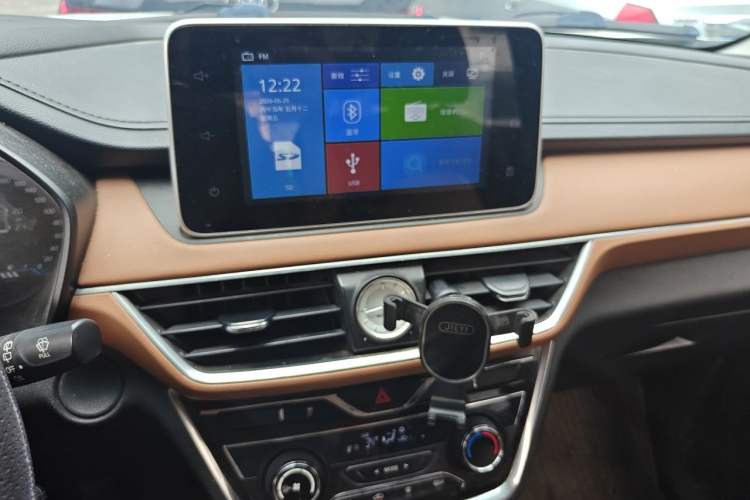 Used Wuling Hongguang S3 2018 1.5L Manual Luxury Model China V Standard Audio And AC Panel