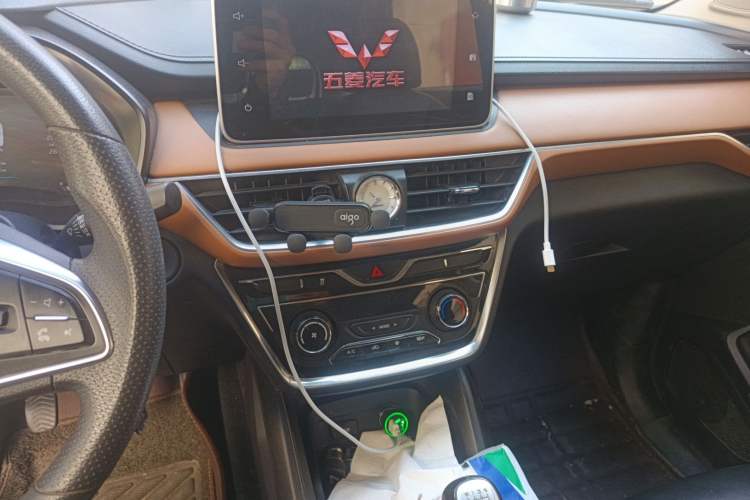 Used Wuling Hongguang S3 2018 1.5L Manual Luxury Model China V Standard Audio And AC Panel
