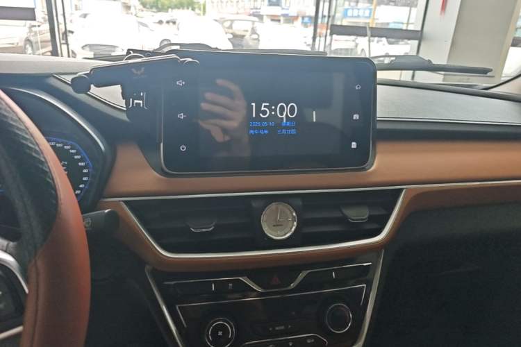Used Wuling Hongguang S3 2018 1.5L Manual Luxury Model China V Standard Audio And AC Panel
