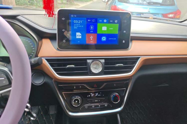 Used Wuling Hongguang S3 2018 1.5L Manual Luxury Model China V Standard Audio And AC Panel