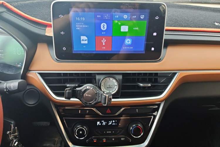 Used Wuling Hongguang S3 2018 1.5L Manual Luxury Model China V Standard Audio And AC Panel