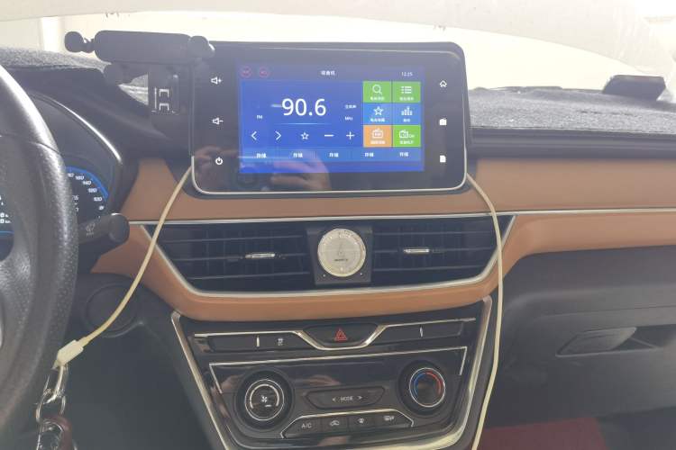 Used Wuling Hongguang S3 2018 1.5L Manual Luxury Model China V Standard Audio And AC Panel