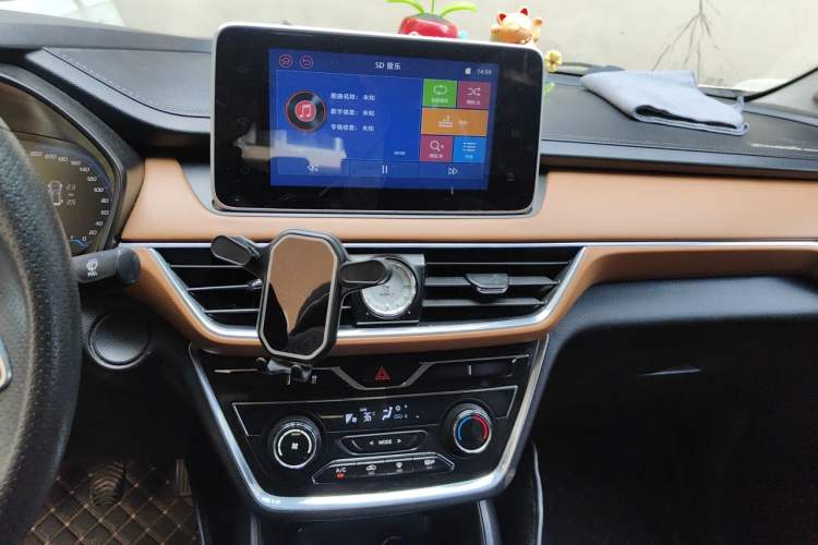 Used Wuling Hongguang S3 2018 1.5L Manual Luxury Model China V Standard Audio And AC Panel