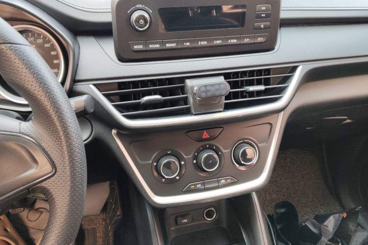 Used Wuling Hongguang S3 2018 1.5L Manual Standard Version China V Standard Audio And AC Panel