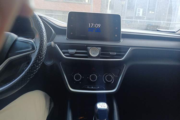 Used Wuling Hongguang S3 2018 1.5L Manual Comfort Model China V Standard Audio And AC Panel