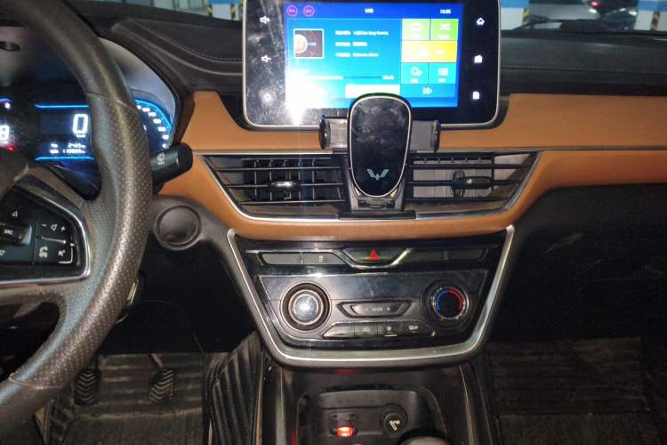 Used Wuling Hongguang S3 2018 1.5L Manual Luxury Model China V Standard Audio And AC Panel
