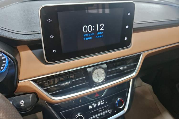 Used Wuling Hongguang S3 2018 1.5L Manual Luxury Model China V Standard Audio And AC Panel