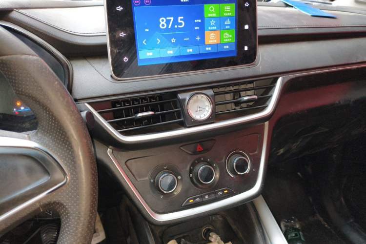 Used Wuling Hongguang S3 2018 1.5L Manual Comfort Model China V Standard Audio And AC Panel
