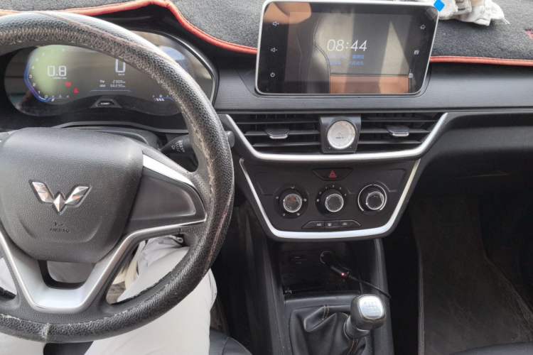 Used Wuling Hongguang S3 2018 1.5L Manual Comfort Model China V Standard Audio And AC Panel