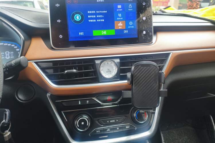 Used Wuling Hongguang S3 2018 1.5T Manual Luxury Model China V Standard Audio And AC Panel
