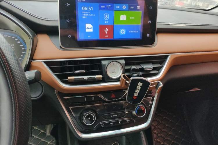 Used Wuling Hongguang S3 2018 1.5L Manual Luxury Model China V Standard Audio And AC Panel