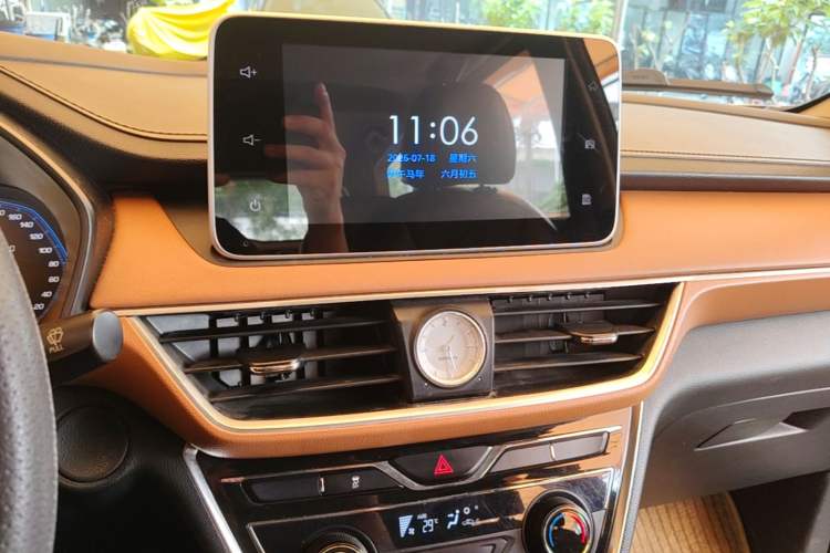 Used Wuling Hongguang S3 2018 1.5L Manual Luxury Model China V Standard Audio And AC Panel