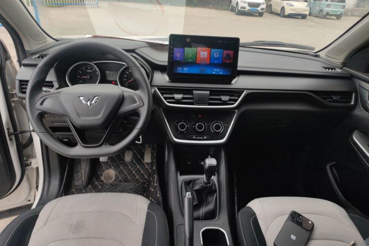 Used Wuling Hongguang S3 2018 1.5L Manual Standard Version China V Standard Center Console