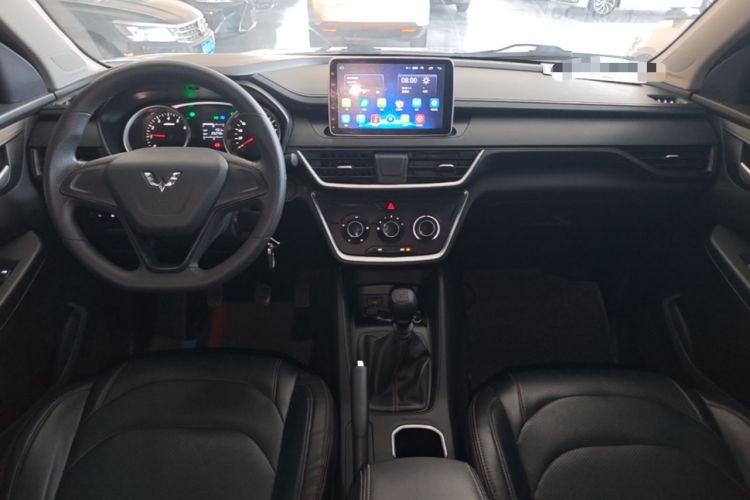 Used Wuling Hongguang S3 2018 1.5L Manual Standard Version China V Standard Center Console