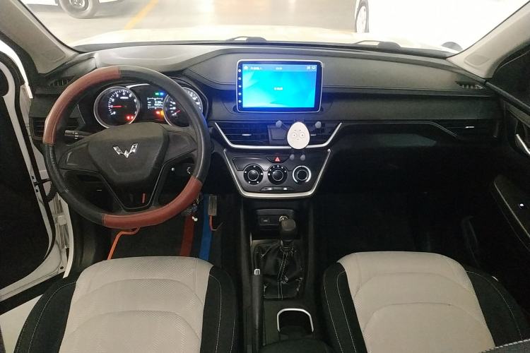 Used Wuling Hongguang S3 2018 1.5L Manual Standard Version China V Standard Center Console