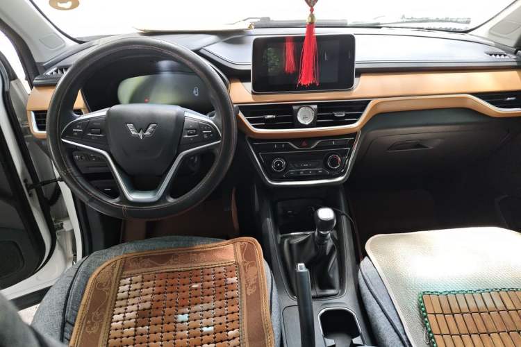 Used Wuling Hongguang S3 2018 1.5L Manual Luxury Model China V Standard Center Console