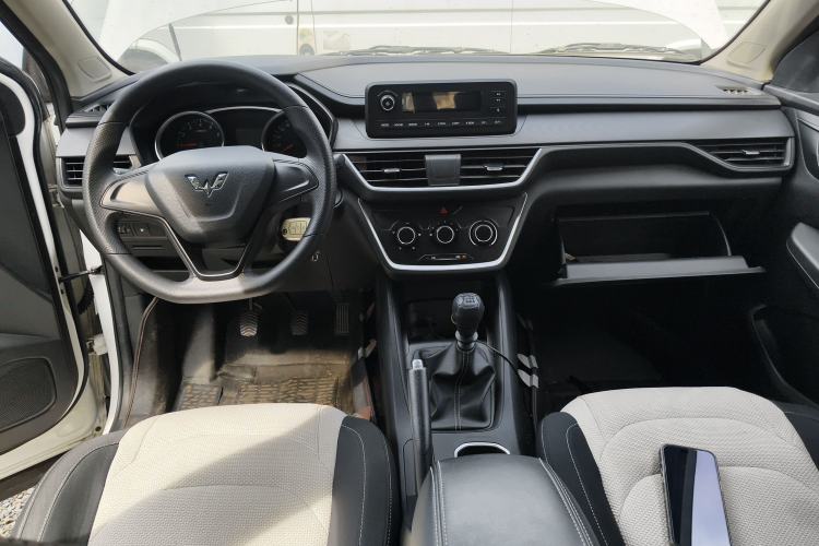 Used Wuling Hongguang S3 2018 1.5L Manual Standard Version China V Standard Center Console