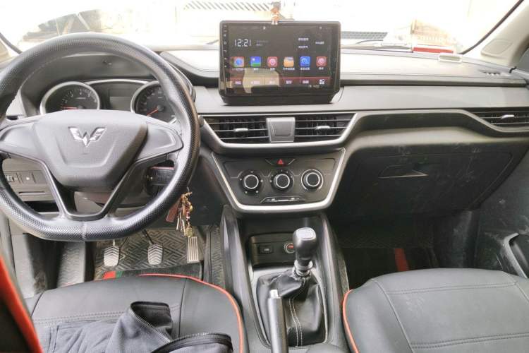 Used Wuling Hongguang S3 2018 1.5L Manual Standard Version China V Standard Center Console