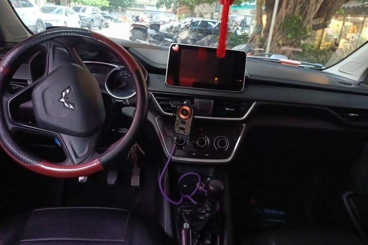 Used Wuling Hongguang S3 2018 1.5L Manual Standard Version China V Standard Center Console