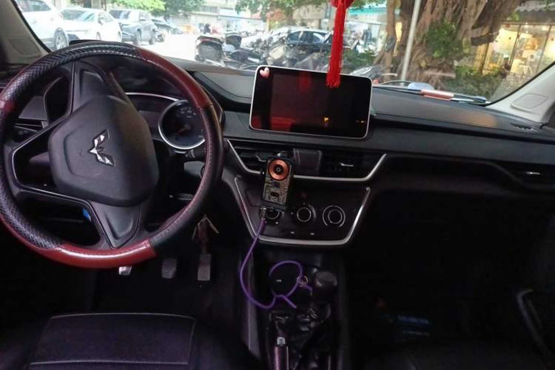 Used Wuling Hongguang S3 2018 1.5L Manual Standard Version China V Standard Center Console