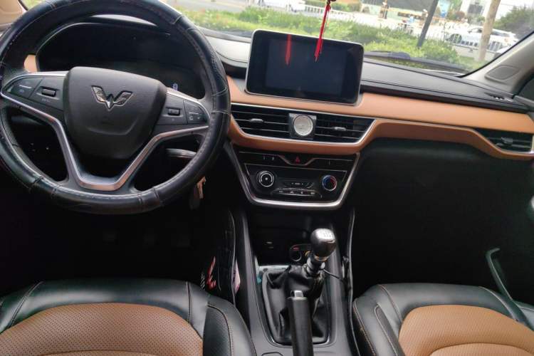 Used Wuling Hongguang S3 2018 1.5L Manual Luxury Model China V Standard Center Console