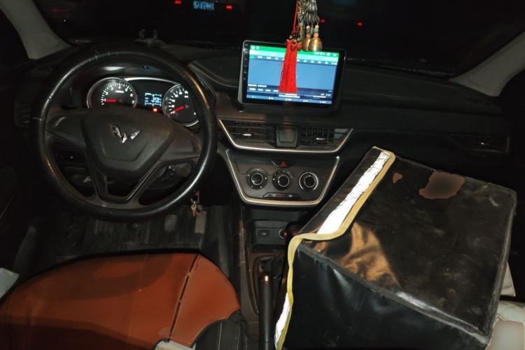 Used Wuling Hongguang S3 2018 1.5L Manual Standard Version China V Standard Center Console
