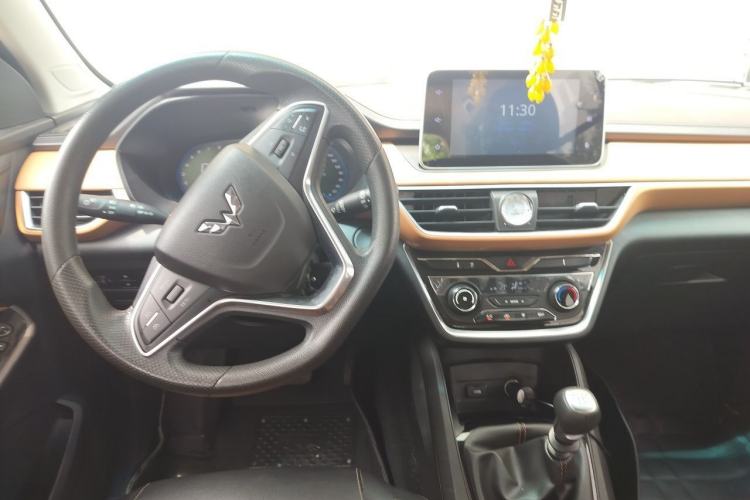 Used Wuling Hongguang S3 2018 1.5L Manual Luxury Model China V Standard Center Console