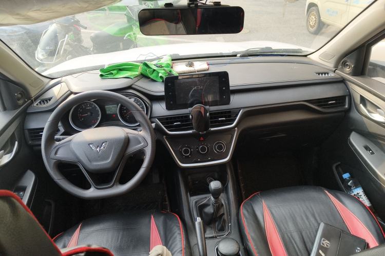 Used Wuling Hongguang S3 2018 1.5L Manual Standard Version China V Standard Center Console