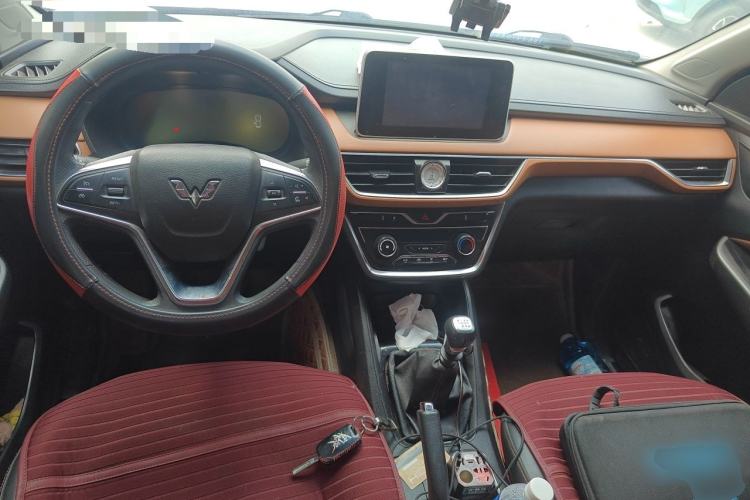Used Wuling Hongguang S3 2018 1.5T Manual Luxury Model China V Standard Center Console