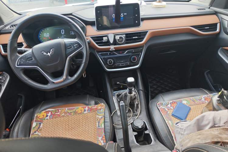 Used Wuling Hongguang S3 2018 1.5T Manual Luxury Model China V Standard Center Console