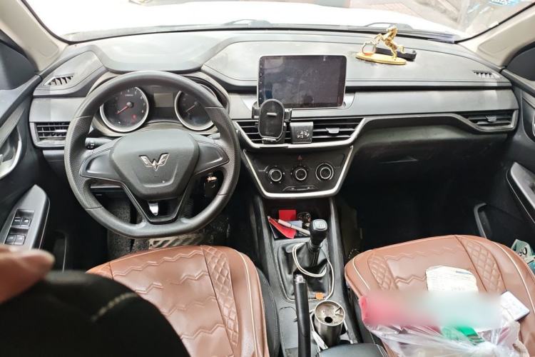 Used Wuling Hongguang S3 2018 1.5L Manual Standard Version China V Standard Center Console