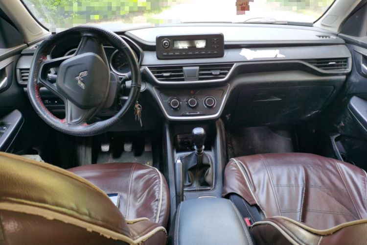 Used Wuling Hongguang S3 2018 1.5L Manual Standard Version China V Standard Center Console