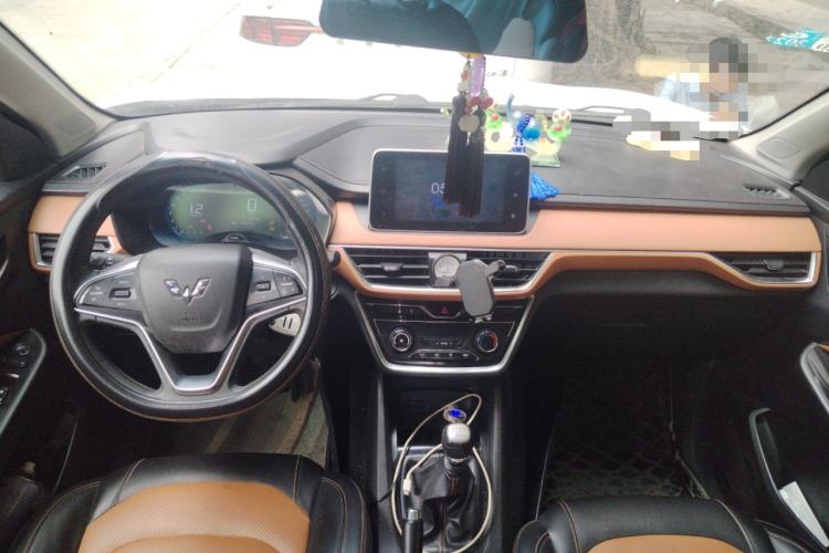 Used Wuling Hongguang S3 2018 1.5T Manual Luxury Model China V Standard Center Console