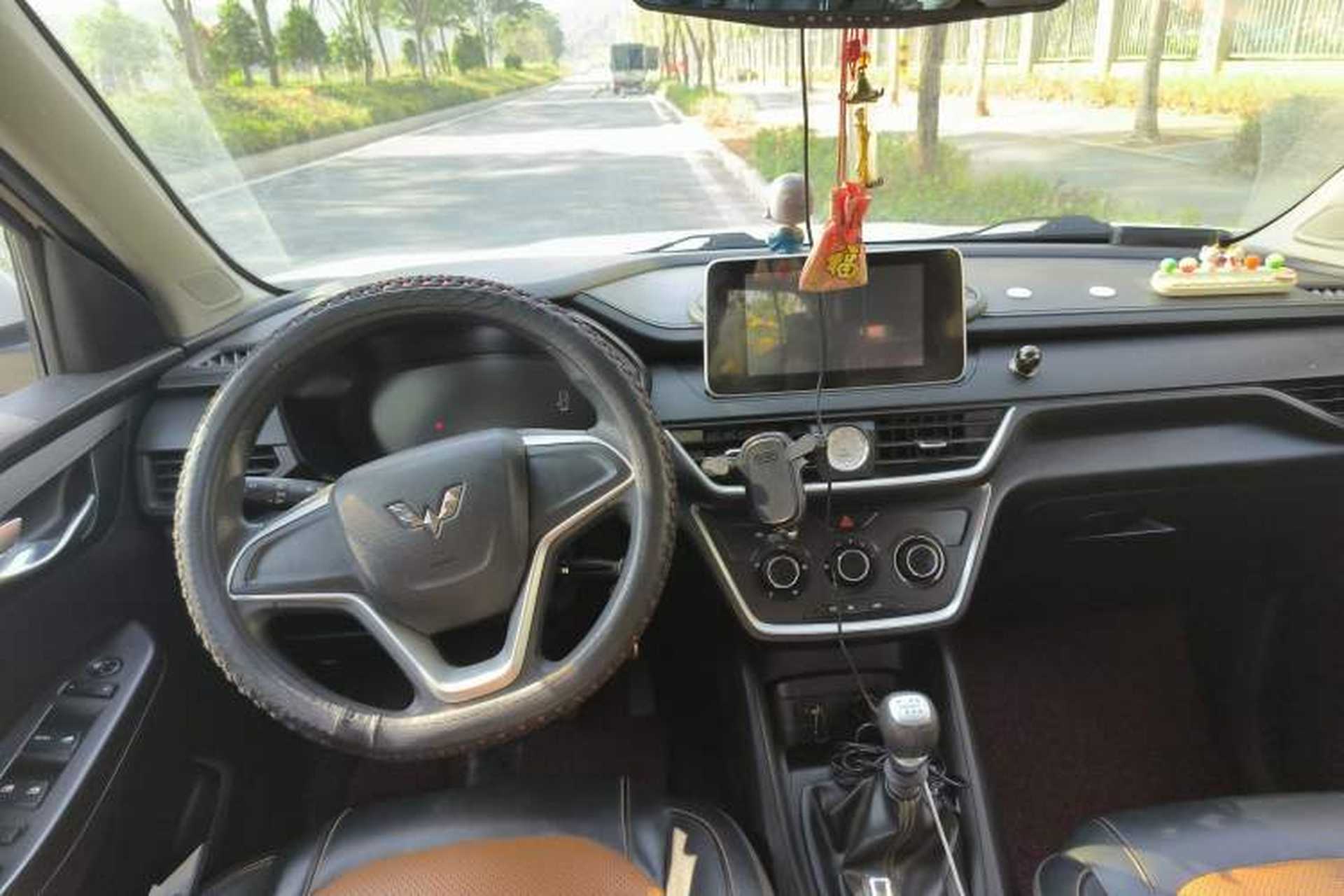 Used Wuling Hongguang S3 2018 1.5L Manual Comfort Model China V Standard Center Console