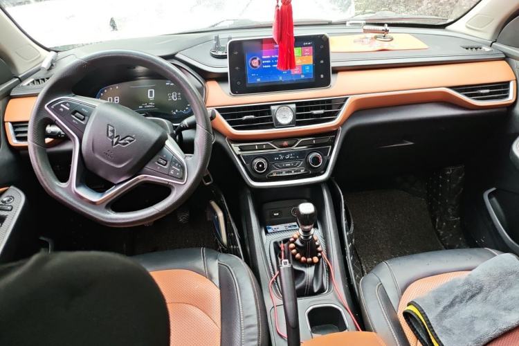 Used Wuling Hongguang S3 2018 1.5T Manual Luxury Model China V Standard Center Console