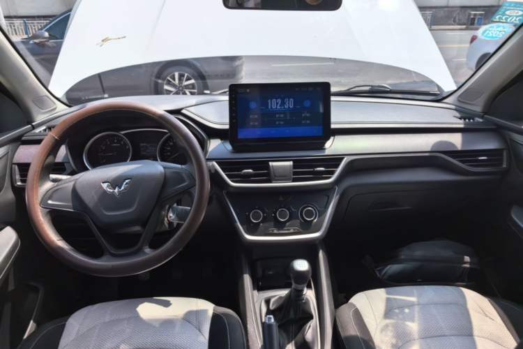 Used Wuling Hongguang S3 2018 1.5L Manual Standard Version China V Standard Center Console