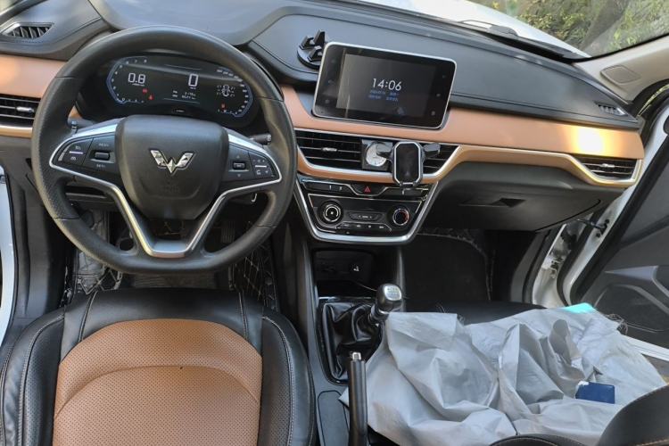 Used Wuling Hongguang S3 2018 1.5L Manual Luxury Model China V Standard Center Console