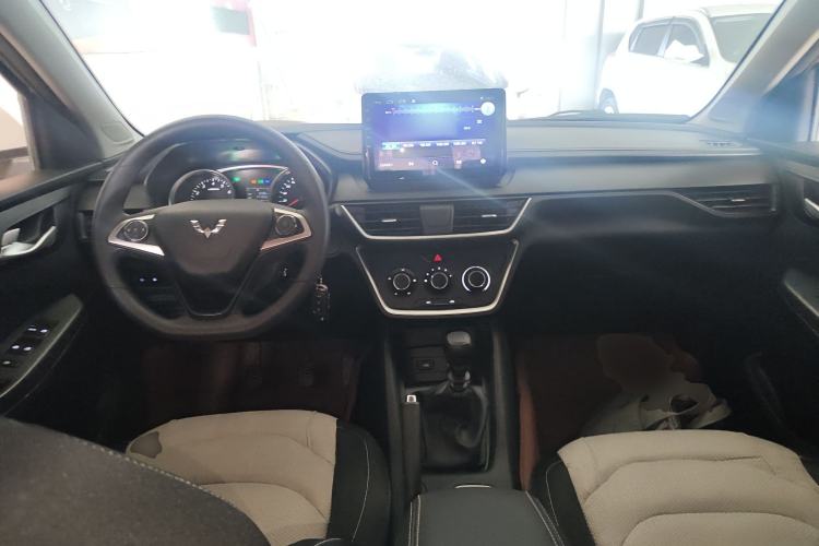 Used Wuling Hongguang S3 2018 1.5L Manual Standard Version China V Standard Center Console